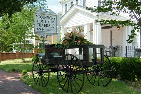  Funeral Etiquette - McCommons Funeral Home offers a variety of funeral services, from traditional funerals to competitively priced cremations, serving Greensboro, GA and the surrounding communities. We also offer funeral pre-planning and carry a wide selection of caskets, vaults, urns and burial containers. . 