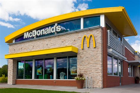 McDonald’s plans to introduce a $5 meal deal in the U.S. next month to counter slowing sales and customers’ frustration with high prices. The deal would let …