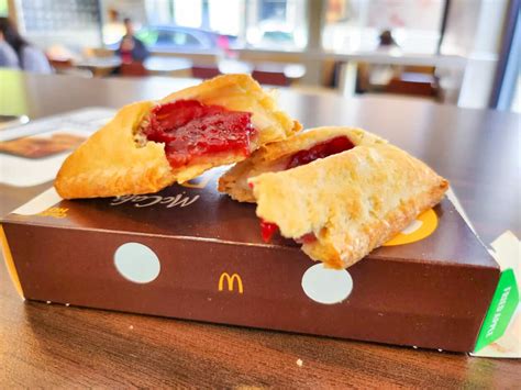 Mcdonalds strawberry pie. There are 290 calories in 1 pie (86 g) of McDonald's Strawberry & Crème Pie. Calorie breakdown: 48% fat, 48% carbs, 4% protein. Related Products from McDonald's: Double Quarter Pounder with Cheese (No Bun) Chicken Biscuit: Hamburger Patty: Mocha Latte - Small: Strawberry Shake - Medium : 
