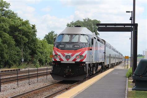 MDW inbound and outbound train movement may be operating up to 45 minutes behind schedule due to Amtrak Signal Problems. ... Metra MD-W. @metraMDW. MDW inbound and outbound train movement may be operating up to 45 minutes behind schedule due to Amtrak Signal Problems.