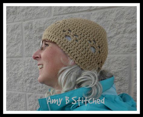 Meandering Paw Prints FREE Crochet Beanie Pattern