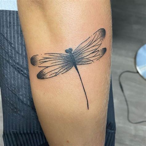Meaningful dragonfly tattoo. A tattoo of a dragonfly can symbolize your personal process of change, growth, or transformation. You may opt for this tattoo as a reminder of your accomplishments or as a symbol of your aspiration to keep progressing. Freedom and lightness Dragonflies are known for their graceful flight and ability to hover effortlessly. 