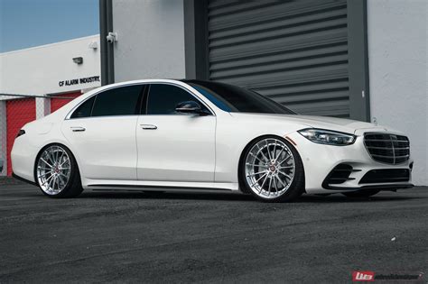 Mec s580. The Mercedes S-class has be always been a leader in the full size luxury sedan segment. On the outside you will find very clean styling and China Blue. On th... 