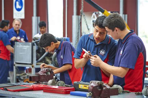 Mechanic trade school. Trade schools are the most popular and efficient route for pursuing a career as an automotive mechanic. Automotive trade schools typically provide a mix of classroom learning with hands-on … 