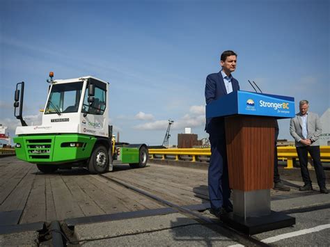 Mechanical podium, playfully dubbed ‘explodium,’ aims to even B.C.’s political field