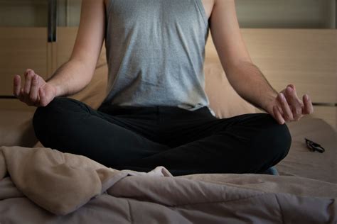 Meditation before bed. The pressure of trying to fall asleep could have an adverse effect and heighten feelings of stress. By practicing mindfulness and embracing the moment, sleep will usually come naturally. 3. Try a body scan meditation: Body scans are effective mindfulness meditations for sleep. 