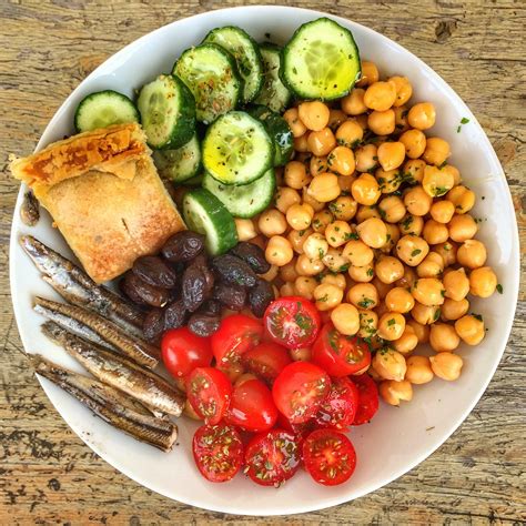 Mediteranian food. Processed foods contain fats, sugars and chemicals. Many people choose to avoid these processed foods in an effort to eat healthier, non-processed whole foods. Fast food is quick a... 