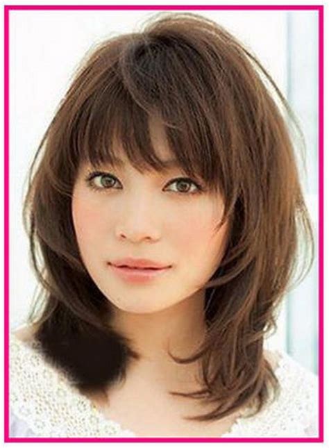 Medium bangs hair. This haircut looks ideal for square faces, because it softens your chin angles. If you feel like your forehead is too wide, you can add side swept bangs. Round … 