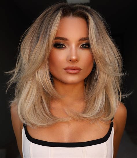 a beautiful medium-length hairstyle with waves, a darker root a