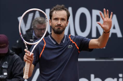 Medvedev making more progress on clay with Italian Open semifinal appearance