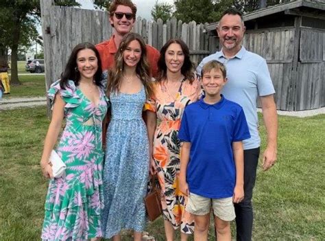Meet 'That Tall Family' - Massive St. Louis area social media stars