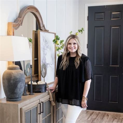 Meet Nicole Francis – A DIY Queen and the Founder of 1776 Faux Farmhouse