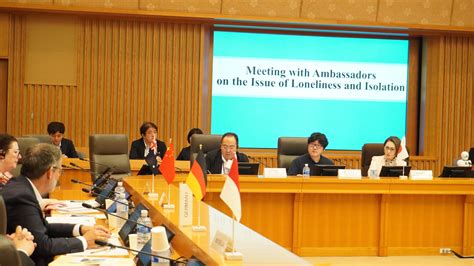 Meeting Order: the Isolation of Legislators