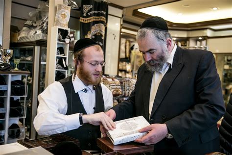 9:39 PM Your browser does not support the video tag. On Friday morning, the Rebbe of Satmar stopped by to visit the magnificent new Williamsburg storefront of Mefoar Judaica, the firm that has maintained its position at the forefront of the Judaica retail scene over the years.. 