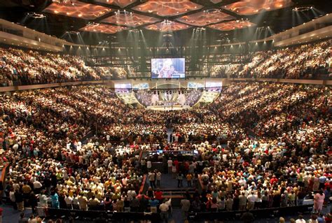 The largest churches in America continue to grow, but that growth extends beyond increasing worship service attendance. There are approximately 1,750 megachurches, Protestant churches with regular pre-pandemic attendance of 2,000 or more, in the United States, according to the Hartford Institute for Religion Research’s …. 