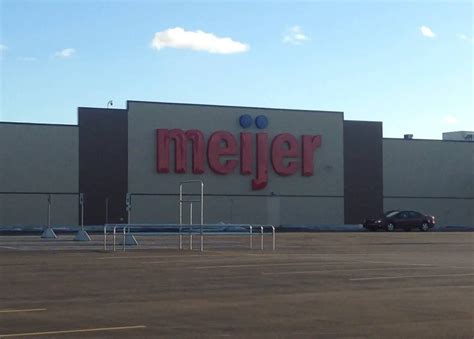 How Much Does Meijer Pay. At Meijer, Inc., employees earn an average of $12.90 per hour. At Meijer, Inc., there are hourly wage ranges ranging from $10.60 to $18.95 per hour. An average of $46,600 per year in the United States is expected to be generated by September 2022 ZipRecruiter has an annual job growth rate of 22 percent.. 