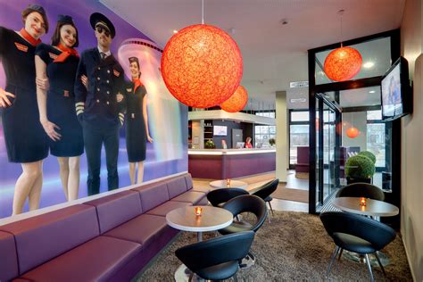 Meininger hotel frankfurt main airport. This superior hotel is just 800 metres from Frankfurt am Main Airport Terminal 2. 