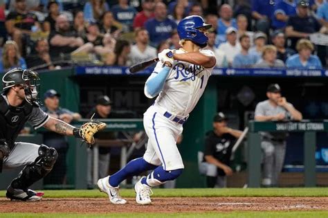 Melendez has 4 RBIs, Royals score 8 in 6th, beat ChiSox 12-5