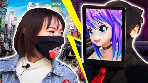 FeeBee is a "2.5D" Idol VTuber who also performs and shows her face irl. Some show their faces on Twitter for some pics (Froot, and others doing challenges like the booba one). ... It's more common with Western and English VTubers, the Japanese and idol side VTubers still generally don't show their real faces. Really it's up to the VTuber how .... 