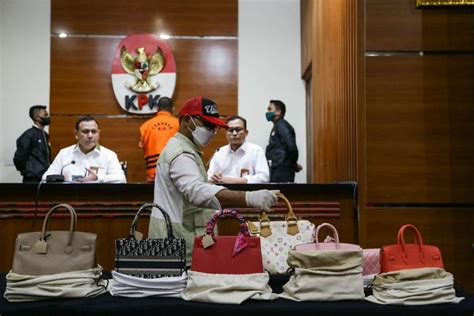 Memahami Psikologi di Balik Kegemaran Mengoleksi Tas Mewah