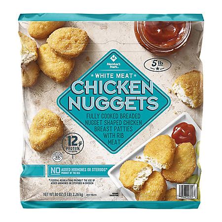  Five .88oz breaded fully cooked chicken nuggets (2.43 oz Total) provide 2.00 oz equivalent meat/meat alternate and 1.00 serving bread alternate for Child Nutrition Meal Pattern Requirements. 5 nuggets/serv x. 51 serv/bag = 255 nuggets/bag. This 4 oz Corn Dog provides 2.0 oz equivalent meat and 2 servings bread alternate for Child Nutrition Meal ... . 