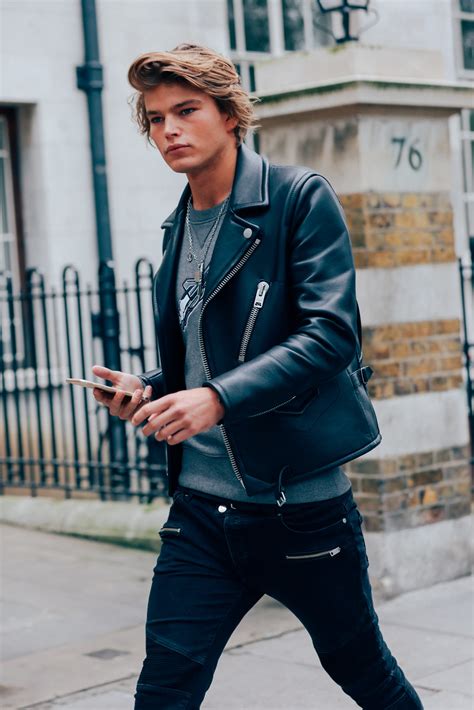 Men's street style. Feb 19, 2024 · Men's Celebrity Style Icons 289 Men's Street Style 4 Men's Style 805 Men’s Tattoos 63. MEN'S STYLE FEATURES. THE HOT LIST. A visual snapshot of this season’s must-own trends, colours, fabrics ... 