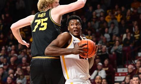 Men’s basketball: Gophers bounce back in blowout over New Orleans