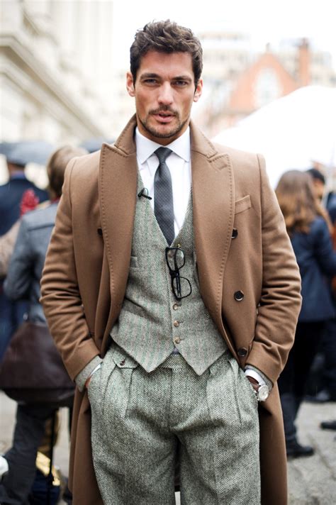 Men with style clothing. Benjamin Fitzgerald • Published January 11, 2022. Follow Us. New York men are expert dressers – no matter the season. In the long, sweaty … 