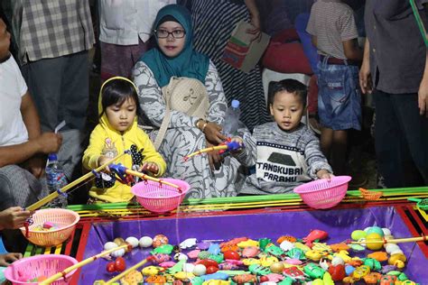 Menangkap ikan mujair pake tangan togel. Memancing untuk anak anak.