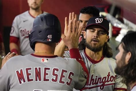 Meneses’ homer in 9th lifts Nationals to 9-8 win over Dbacks