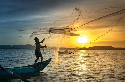 Mengapa Nelayan Mencari Ikan Menggunakan Angin Darat? Tugas TVRI …