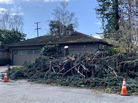Home; City of Menlo Park; City of Menlo Park offers hotel stays to those affected by extended power outages by Contributed Content on February 23, 2023. For Menlo Park residents who remain without power, please call the City Manager’s Office at 650-330-6610 before 8 p.m., Thursday, Feb. 23, 2023, for information on how to request one-night hotel stays.. 