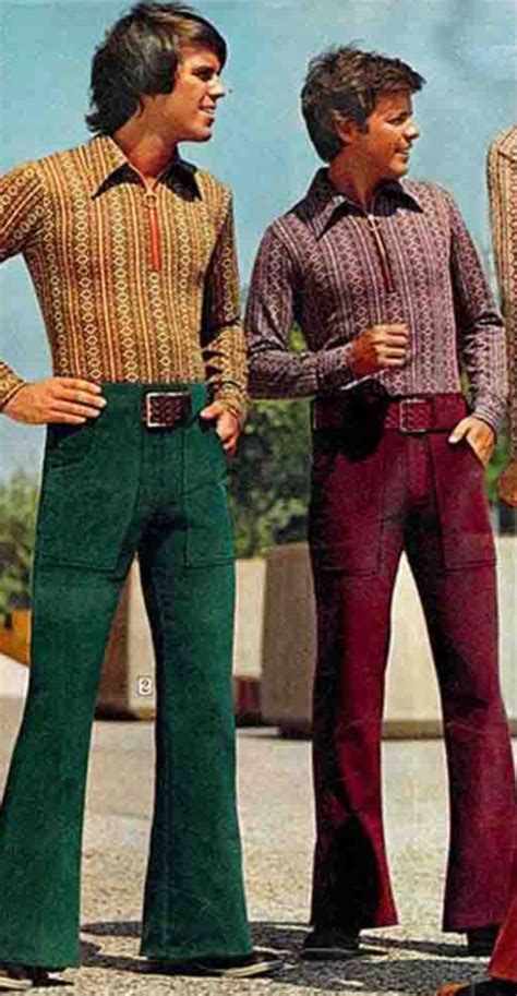 Mens 70s fashion trends. The 70s fashion trends have made a remarkable comeback, featuring prominently on the streets and runways, embraced by both celebrities and fashion designers. With a nod to retro style and vintage clothing, this era’s influence is distinctly recognizable in contemporary fashion. ... Men’s fashion in the 1970s was characterized by flares ... 