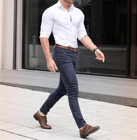 Mens casual business shoes. Saddle – This classic two-toned dress shoe was popularized by school uniforms and 1950s preppy stylings. These shoes offer a bold look while retaining a little of their business-casual formality. As far as versatile style goes, Oxfords are a top contender. 