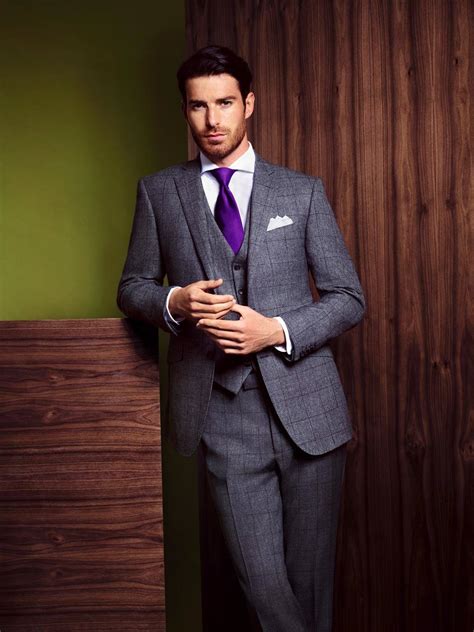 Mens clothes for wedding guest. Aug 16, 2022 ... At this event you should wear a suit and jacket but a tuxedo is not necessary. You have a little more freedom with your suit here too, you can ... 