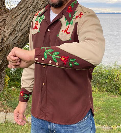 Mens embroidered shirts. Men's embroidered shirt "Talan" is a real work of art. Why, you ask. And everything is simple, because the chest is embroidered with floral ornament in ... 