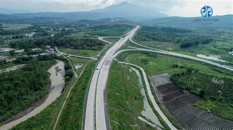 Menyusuri Jalur Tol Cisumdawu yang Dibuka Fungsional …