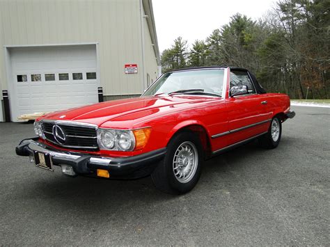 Mercedes benz 380sl. Like its forebears the 380SL was a heady mix of V-8 power, refined luxury, and sporty underpinnings, and it was as a very popular model during its run in the U.S. The 380SL, so-named for its 3.8-liter V-8, had a smaller engine than the 450SL and was consequently 120 pounds lighter. The new engine was designed with emissions controls in mind ... 