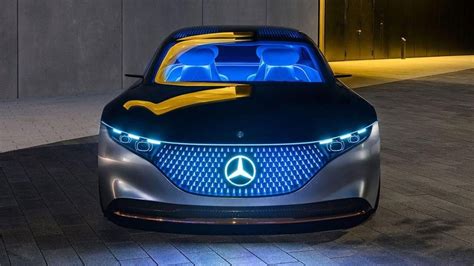 Mercedes-Benz hits accelerator in e-car race with Tesla. LONDON, July 22 (Reuters) - Mercedes-Benz maker Daimler (DAIGn.DE) plans to invest more than 40 billion euros ($47 billion) by.... 
