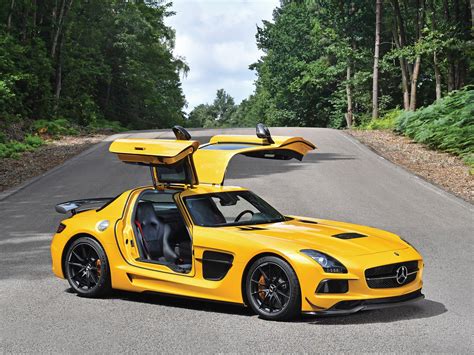 Mercedes sls amg black series. Opt for the Black Series with 622 hp and other go-fast goodies. No matter your choice, the SLS remains a Mercedes, replete with a luxurious, well-appointed interior. The insanity … 