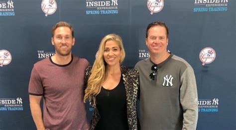 Mar 3, 2023 · The gifted reporter seems to put all of her attention into her career rather than a love relationship. We wish Marakovits the best of luck in her search for a lifelong partner. Meredith Marakovits Net Worth. Meredith is a star anchor in the sports world and her salary is somewhere around $48,000. This is her 2022 salary.