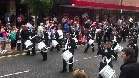 Meridian Corps of Drums - Ferndown Carnival 2011 - YouTube