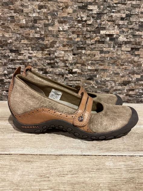 Merrell plaza bandeau. Made in China, these Merrell Plaza Bandeau Mary Janes are a must-have for any fashion-forward woman. Step up your shoe game with these stylish Merrell Plaza Bandeau Mary Janes in dark taupe. Made with a combination of suede and leather materials, these flats are the perfect addition to any casual outfit. The shoes are ... 