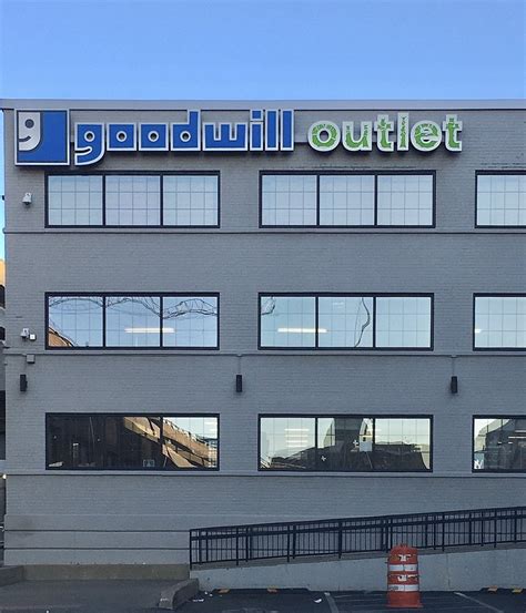 Call (314) 241-3464 to speak with someone in the local Goodwill car donation center, or. Download our Auto Donation Packet and mail it to us, or use our online form to donate online.