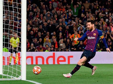 Messi goal. Here’s Messi’s haul: Most goals scored in a La Liga career – 474. Ronaldo is in second place, with 311. Most goals scored in a single La Liga season – 50, in the 2011/12 season. Ronaldo’s highest league tally was 48 goals in 2014/15. Most assists in a single La Liga season – 21, during 2019/20. Most assists in a La Liga career ... 