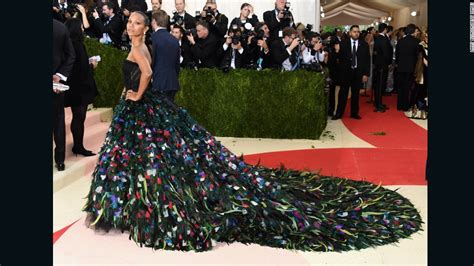 Met Gala 2016: Fashion veers into tech on the red carpet - CNN