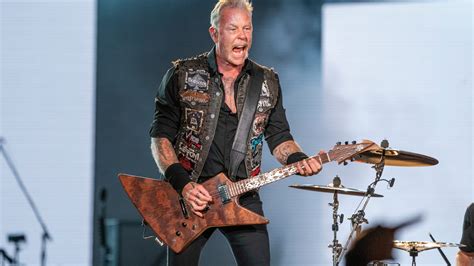 Metallica postpones Arizona concert after James Hetfield tests positive for COVID-19