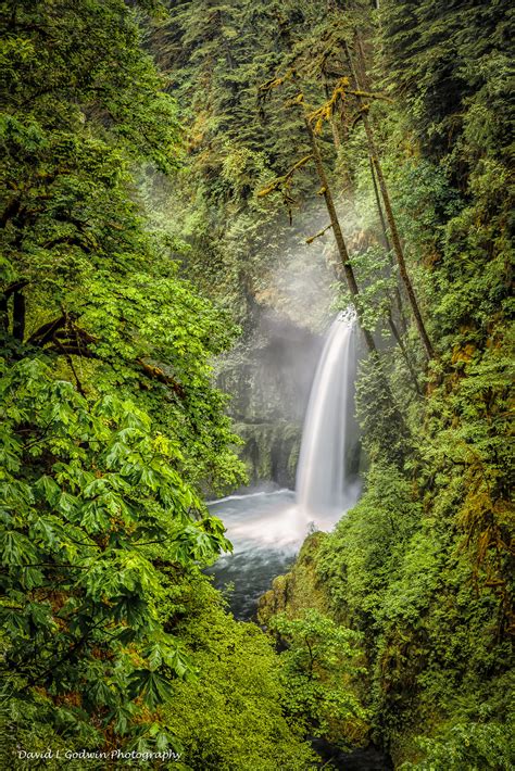 Metlako & Punchbowl Falls, Cascade Locks, Oregon - The …