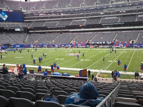The closest seats to the field at MetLife Stadium are known as the 100 Level. Sections on the sides have 30-40 rows each, while end sections have as many as 48 rows. Row 1 is at the front of each section, andentrance tunnels are located near row 35. Premium Seating on the 100 Level For Jets and Giants games, a ticket in one of the east side .... 