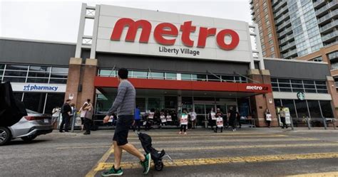 Metro, Unifor reach second tentative deal for striking grocery workers in Toronto
